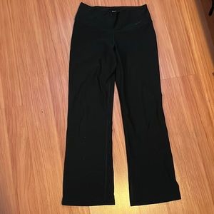 Black Nike yoga pants